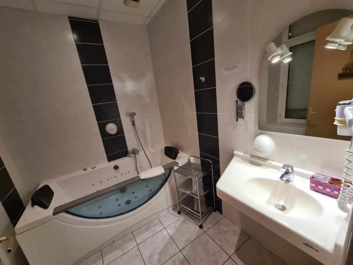 Hostellerie Du Cantal Murat  Exteriör bild