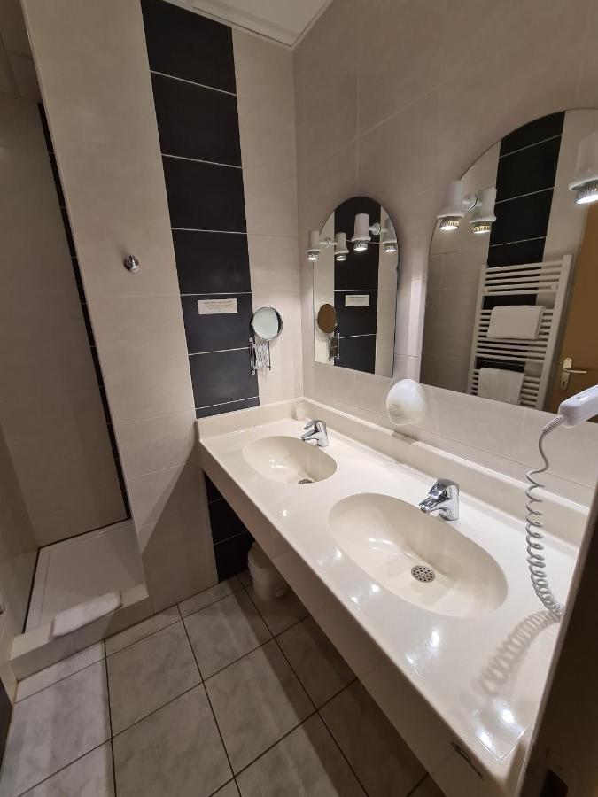 Hostellerie Du Cantal Murat  Exteriör bild