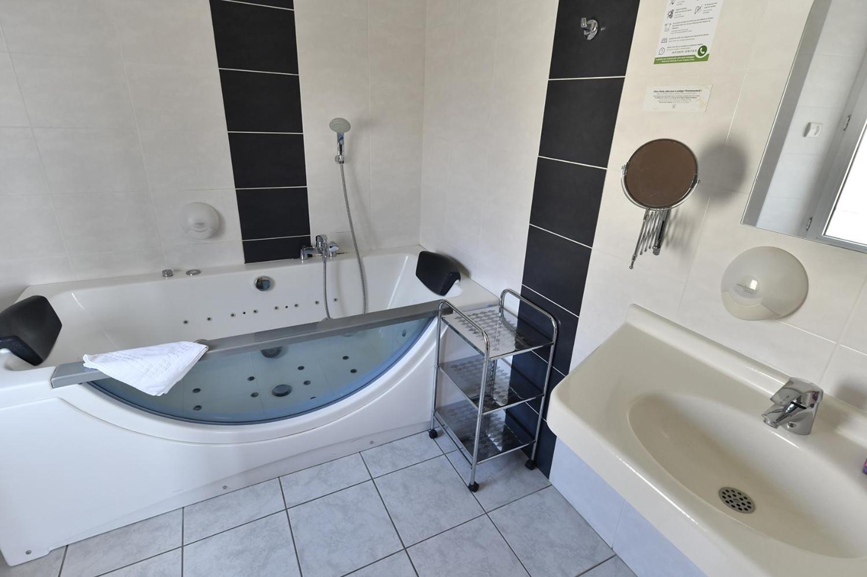 Hostellerie Du Cantal Murat  Exteriör bild