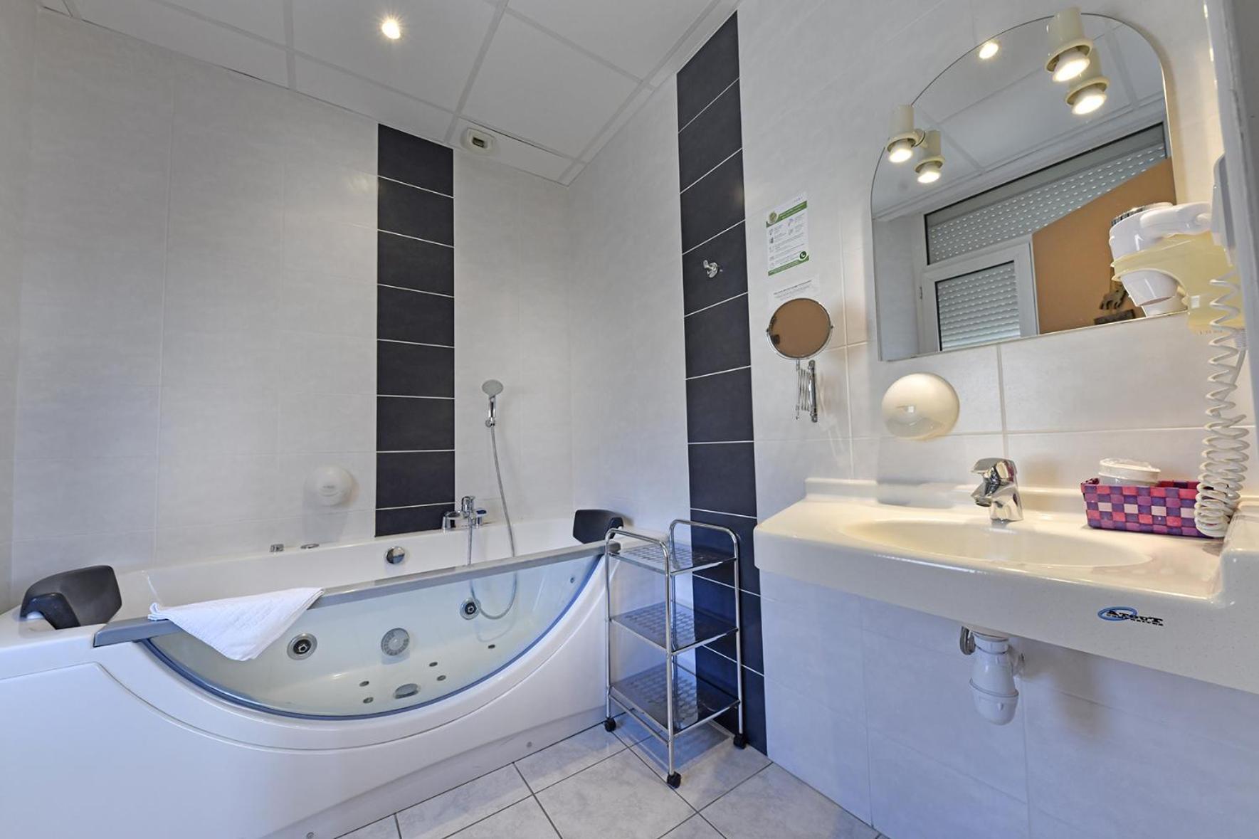 Hostellerie Du Cantal Murat  Exteriör bild